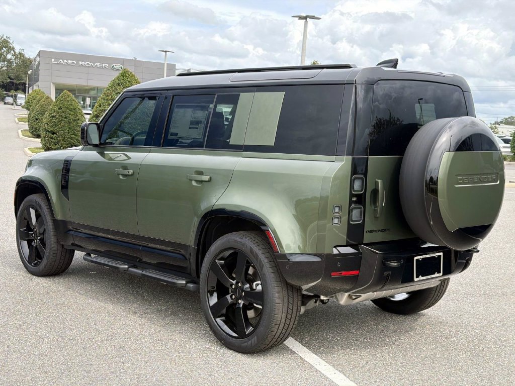 New 2026 Land Rover Defender 110 X-Dynamic SE AWD/4WD image 3