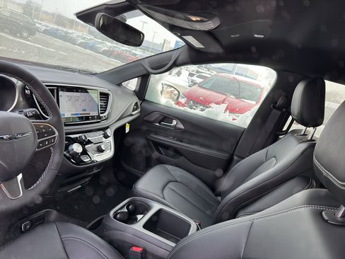 New 2026 Chrysler Pacifica Select image 26