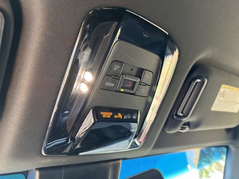 Used 2023 Toyota Venza XLE image 30