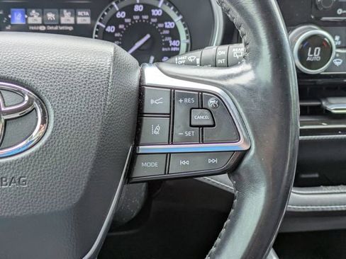 Used 2021 Toyota Highlander XSE FWD image 27