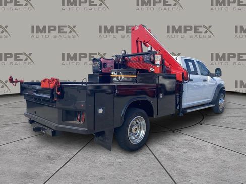 Used 2024 RAM 5500 Tradesman w/ Chrome Appearance Group AWD/4WD image 5