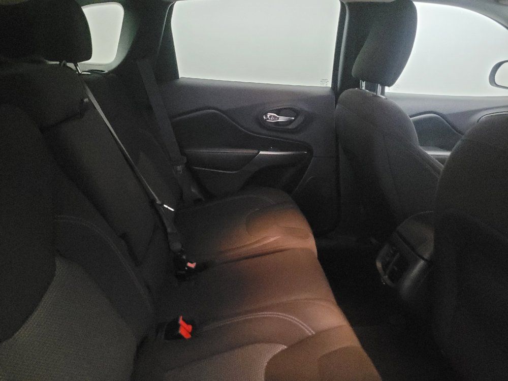 Used 2020 Jeep Cherokee Latitude AWD/4WD image 19