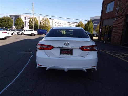 Used 2018 Toyota Camry SE image 7