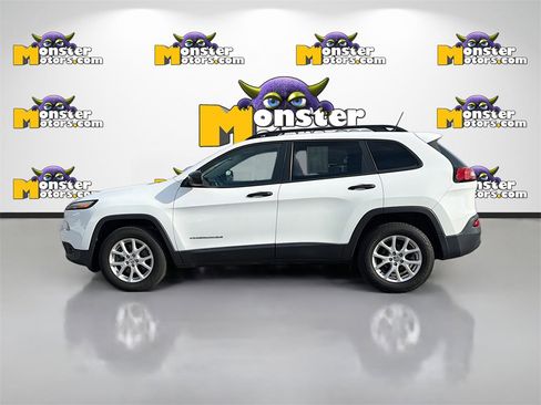 Used 2017 Jeep Cherokee Sport image 8