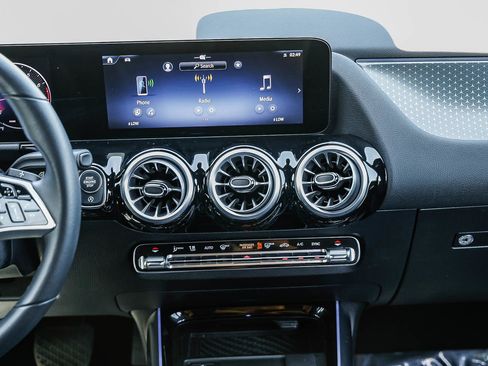 Certified 2025 Mercedes-Benz GLA 250 image 11