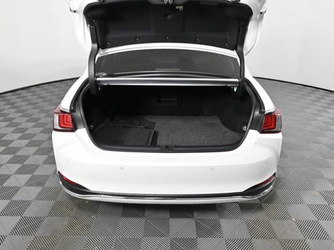 Used 2019 Lexus ES 300h image 10