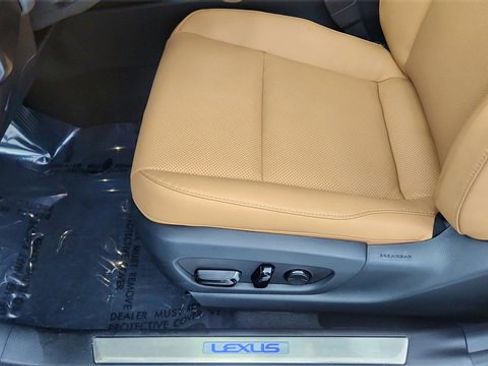 Used 2023 Lexus UX 250h AWD w/ Premium Package image 33