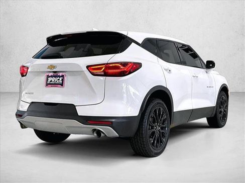 Used 2023 Chevrolet Blazer LT FWD image 2
