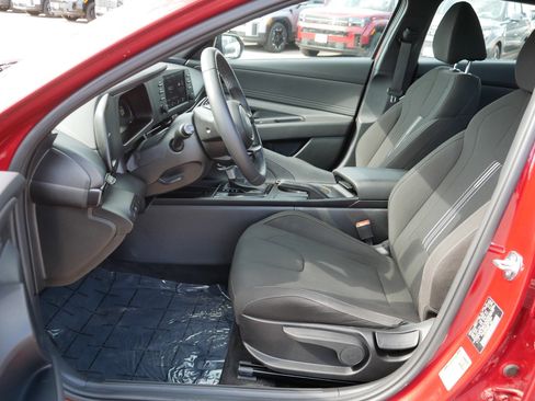 Used 2025 Hyundai Elantra Sport FWD image 12