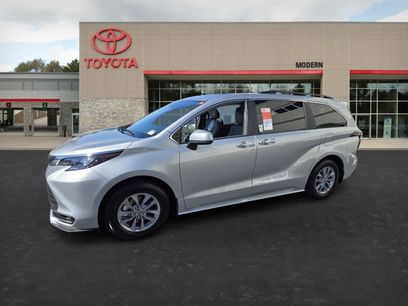 New 2025 Toyota Sienna XLE