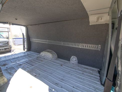 Used 2004 Ford E-350 and Econoline 350 Extended Super Duty RWD image 12