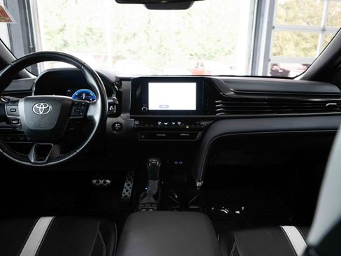 Used 2025 Toyota Camry SE FWD image 19