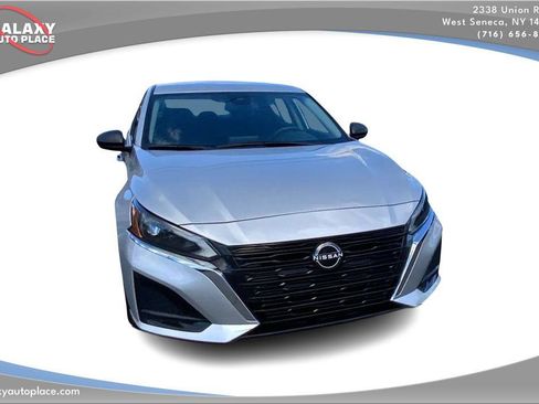 Used 2024 Nissan Altima 2.5 SV image 3