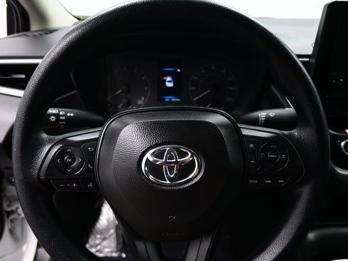 Used 2025 Toyota Corolla LE FWD image 17