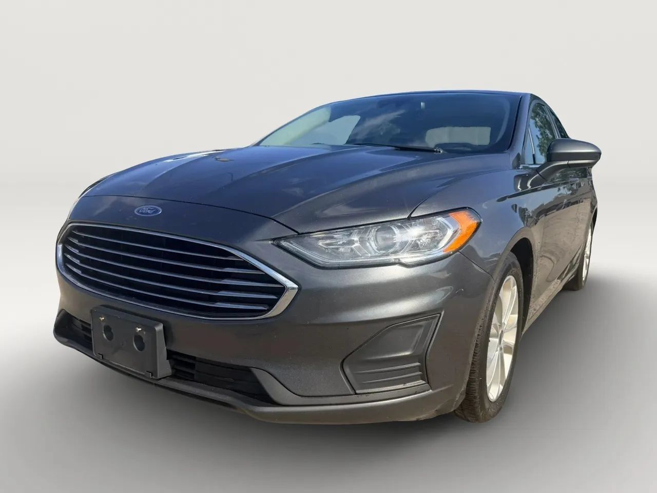Used 2020 Ford Fusion SE FWD image 2