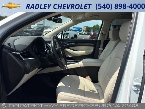 Certified 2024 Buick Enclave Essence AWD/4WD image 3
