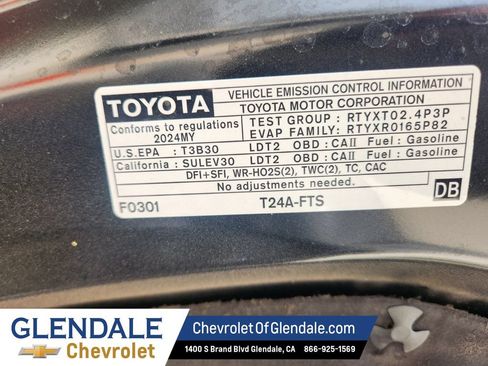 Used 2024 Toyota Highlander LE AWD/4WD image 11