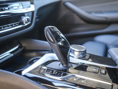 Certified 2023 BMW 530e w/ Convenience Package image 19