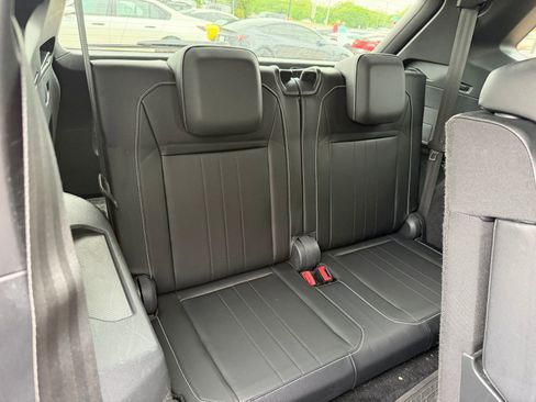 Used 2022 Volkswagen Tiguan SE R-Line image 23