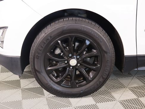 Used 2020 Chevrolet Equinox LS w/ LS Convenience Package FWD image 16
