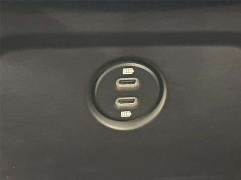 Used 2021 Porsche Macan image 36