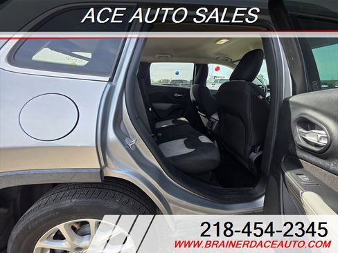 Used 2014 Jeep Cherokee Latitude w/ Comfort/Convenience Group AWD/4WD image 13