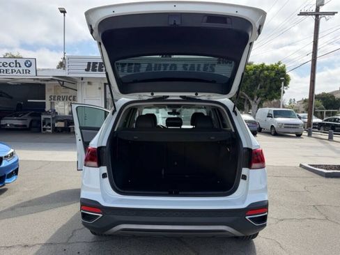 Used 2023 Volkswagen Taos SE FWD image 18