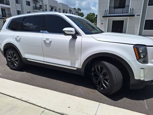 Used 2021 Kia Telluride EX w/ EX Premium Package FWD image 4