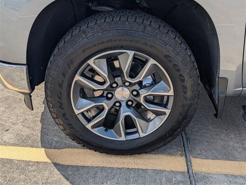 Certified 2024 Chevrolet Silverado 1500 LT w/ Z71 Off-Road Package image 11