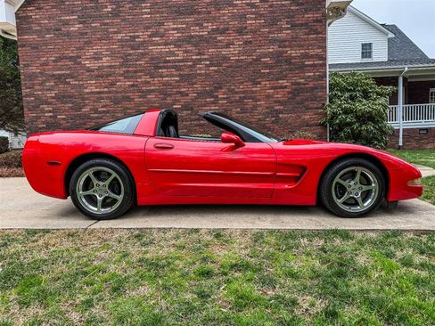 Used 2004 Chevrolet Corvette Coupe w/ Roof Package image 39