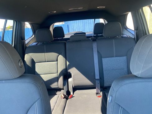 Used 2025 GMC Acadia Elevation image 39