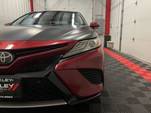 Used 2018 Toyota Camry XSE FWD image 8