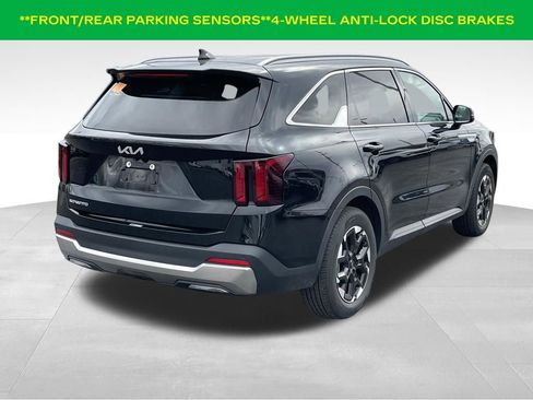 Used 2024 Kia Sorento S image 11