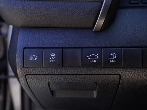 Used 2022 Toyota Camry SE FWD image 10