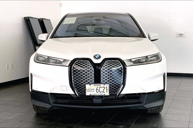 Used 2024 BMW iX xDrive50 AWD/4WD image 3