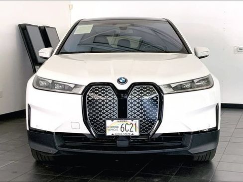 Used 2024 BMW iX xDrive50 AWD/4WD image 3