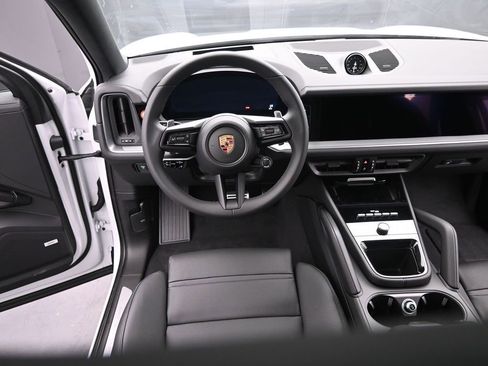 New 2025 Porsche Cayenne S image 31