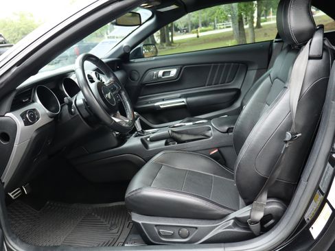 Used 2020 Ford Mustang Premium RWD image 18