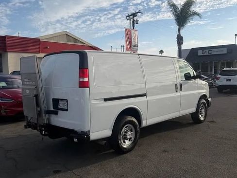 Used 2021 Chevrolet Express 3500 w/ Driver Convenience Package RWD image 6