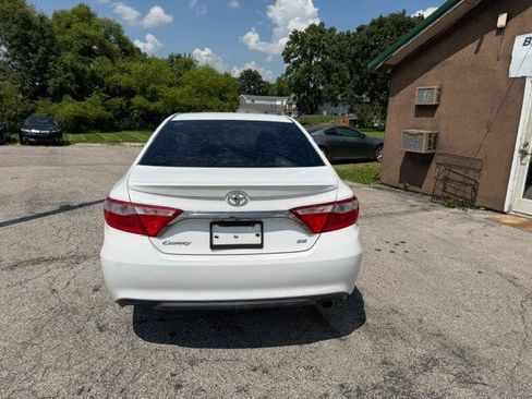 Used 2015 Toyota Camry SE FWD image 4