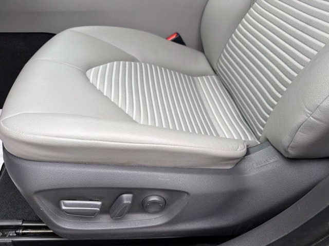 Used 2020 Toyota Camry SE FWD image 20