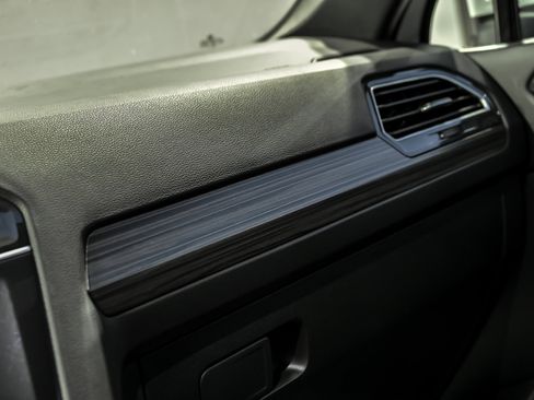 Used 2024 Volkswagen Tiguan SEL R-Line image 32