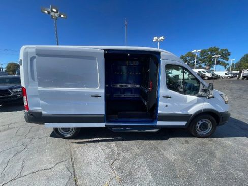 Used 2018 Ford Transit 250 w/RH Sliding Door Medium Roof image 10