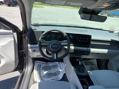 Used 2025 Hyundai Kona SEL AWD/4WD image 17