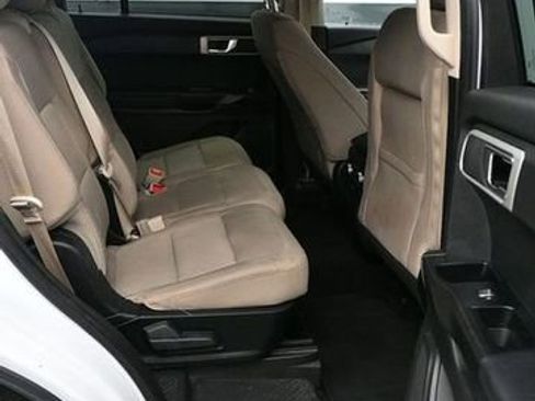 Used 2021 Ford Explorer Base image 11