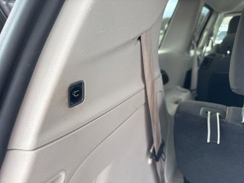 Used 2018 Chrysler Pacifica Touring Plus w/ Tire & Wheel Group image 9