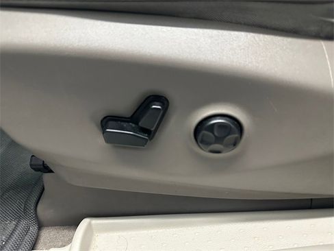 Used 2020 Chrysler Voyager Lxi w/ Cold Weather Group image 21