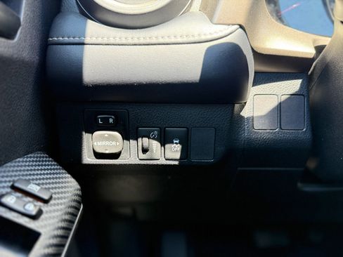 Used 2013 Toyota RAV4 XLE FWD image 22