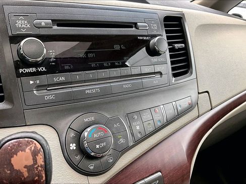 Used 2013 Toyota Sienna XLE FWD image 15
