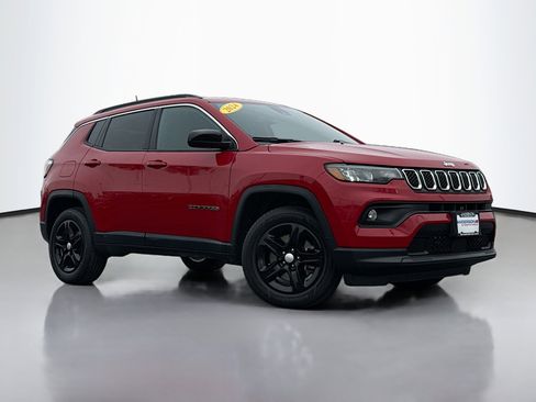 Used 2024 Jeep Compass Latitude image 1